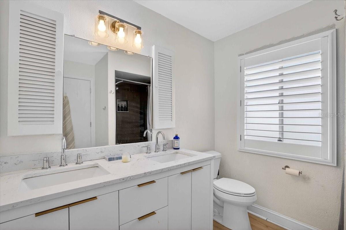 885 FAIRFAX TER NW