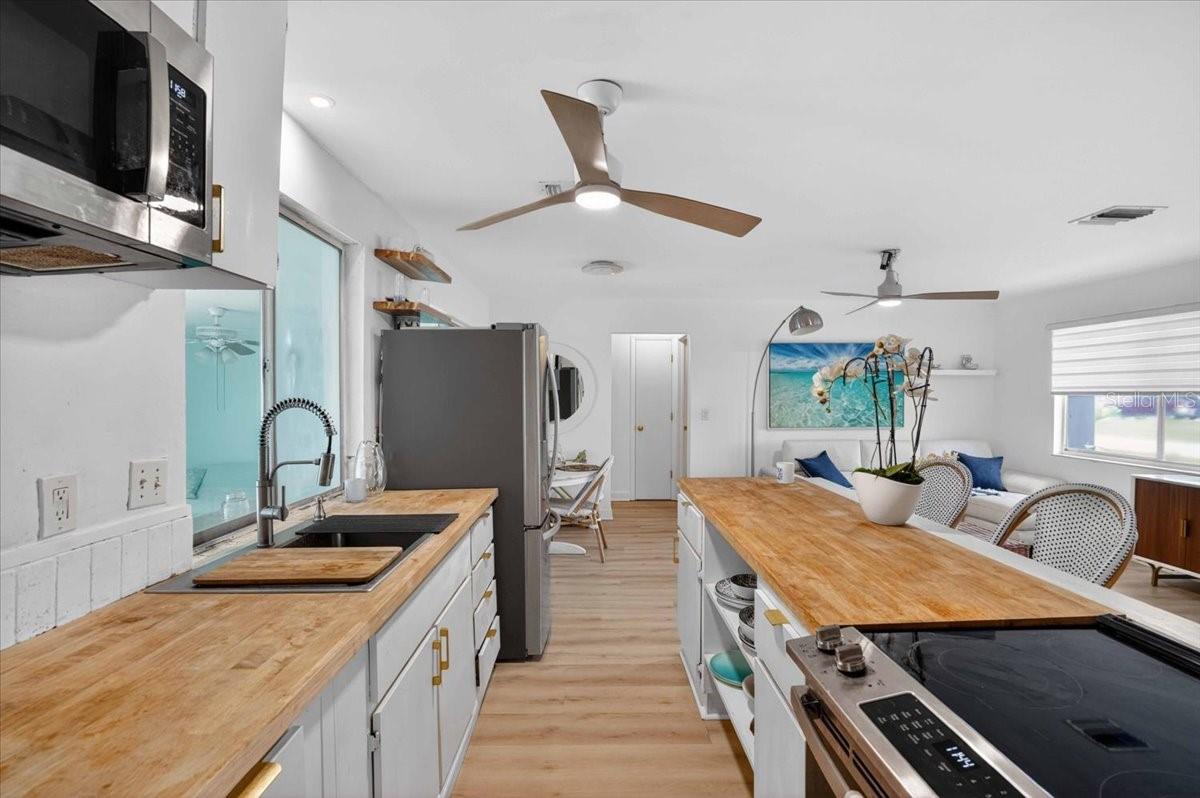 885 FAIRFAX TER NW