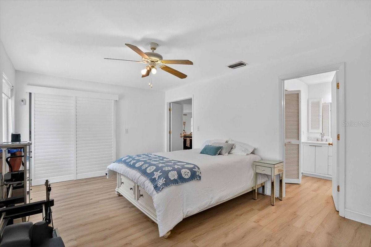 885 FAIRFAX TER NW