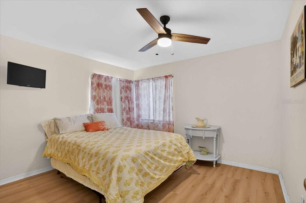 885 FAIRFAX TER NW