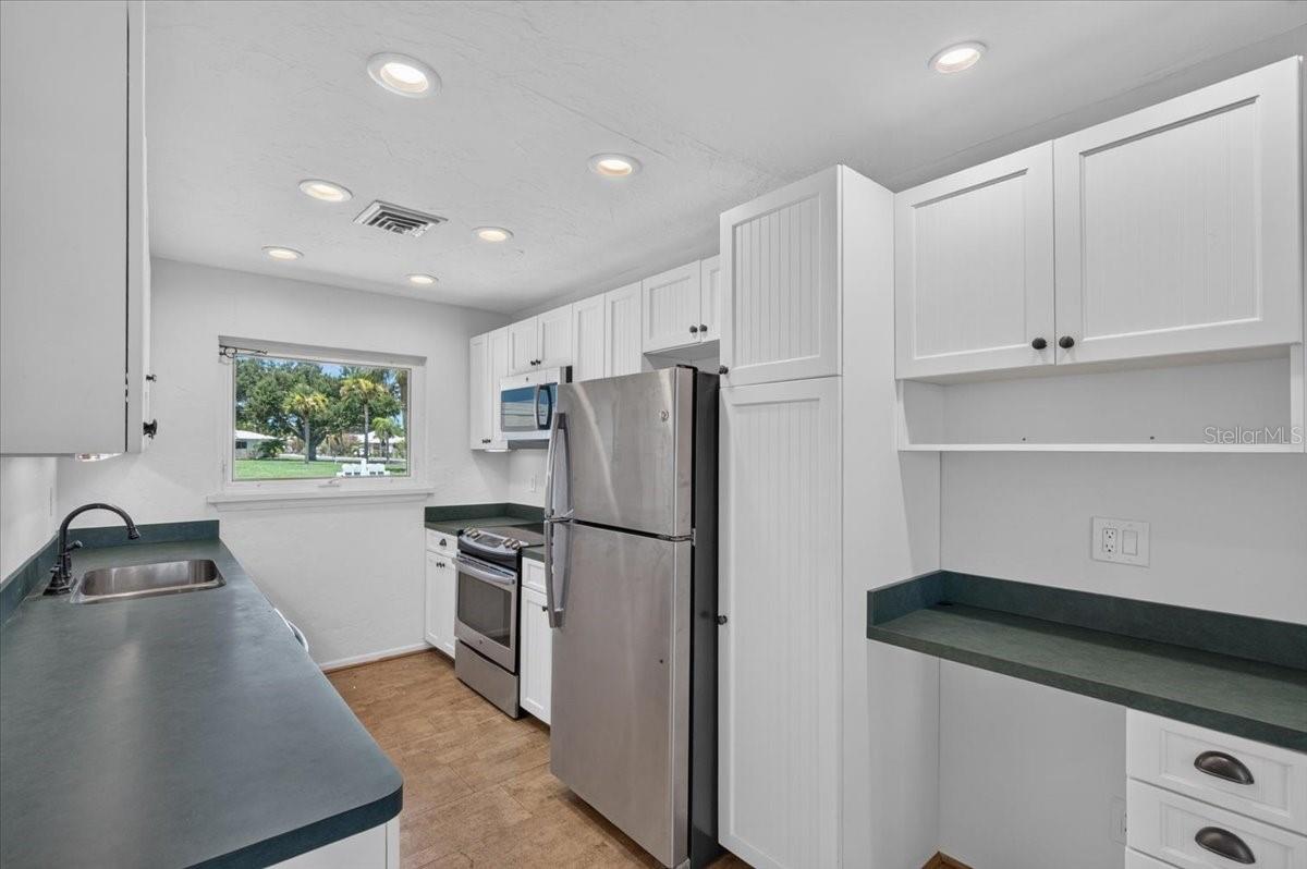 166 CIRCLEWOOD DR #101
