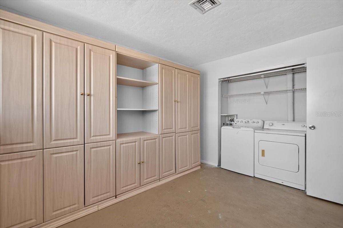 166 CIRCLEWOOD DR #101