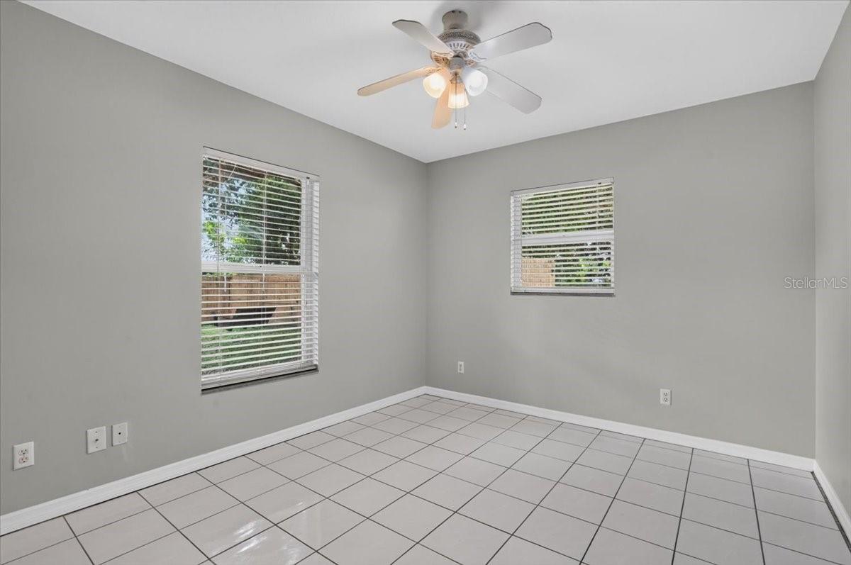 879 E SEMINOLE DR