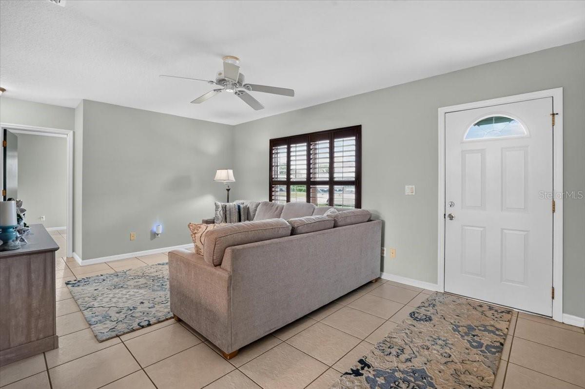879 E SEMINOLE DR