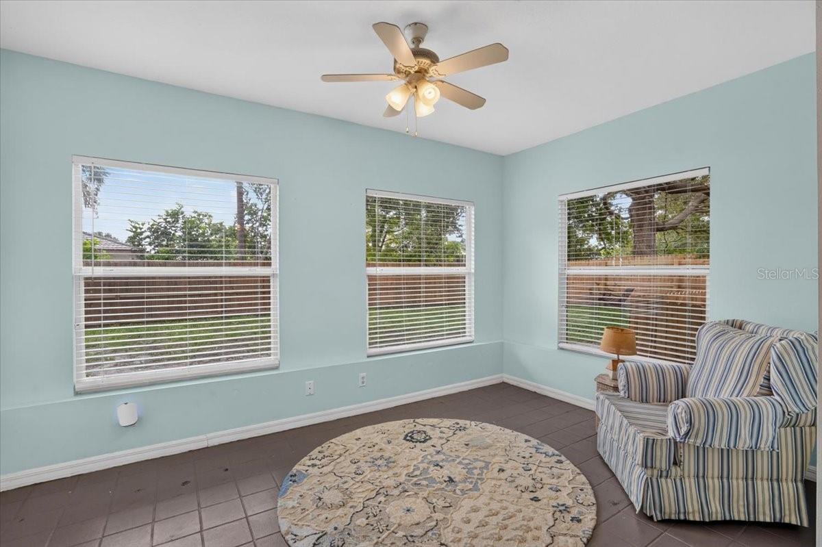 879 E SEMINOLE DR