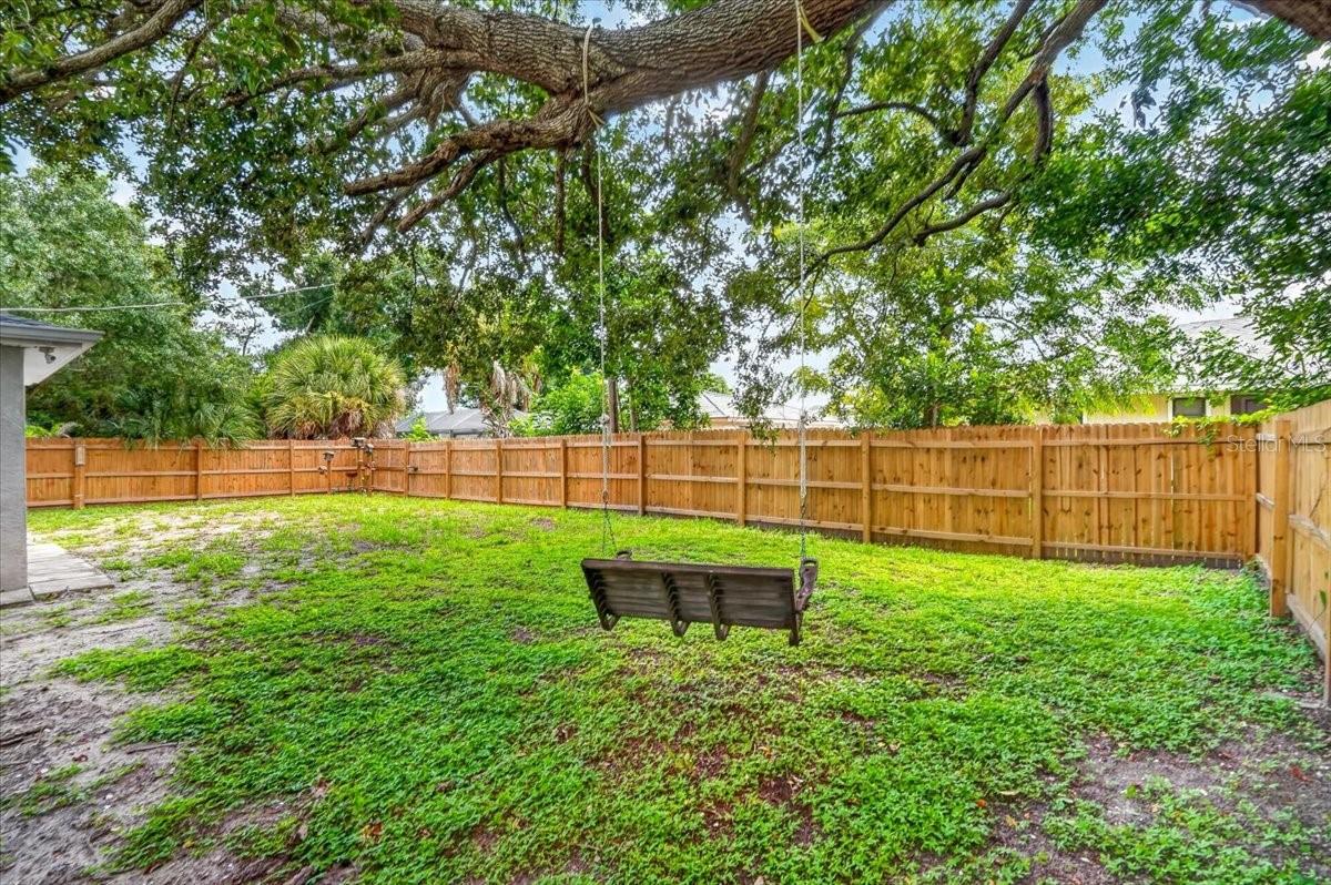 879 E SEMINOLE DR