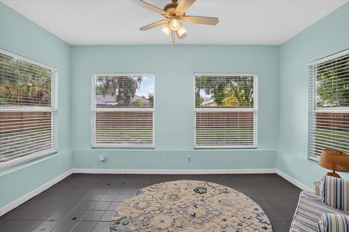 879 E SEMINOLE DR