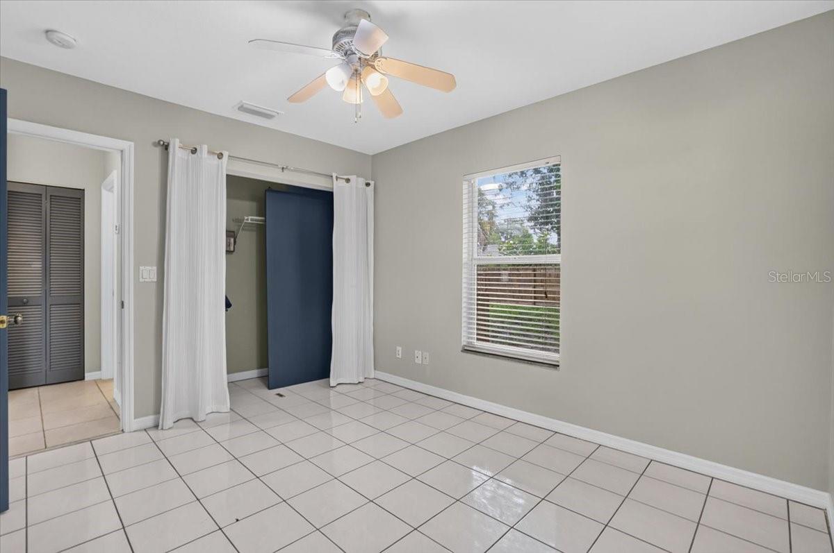 879 E SEMINOLE DR
