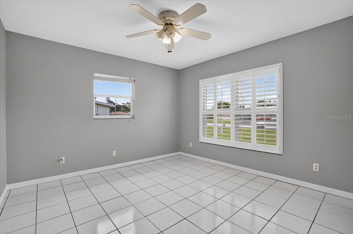 879 E SEMINOLE DR