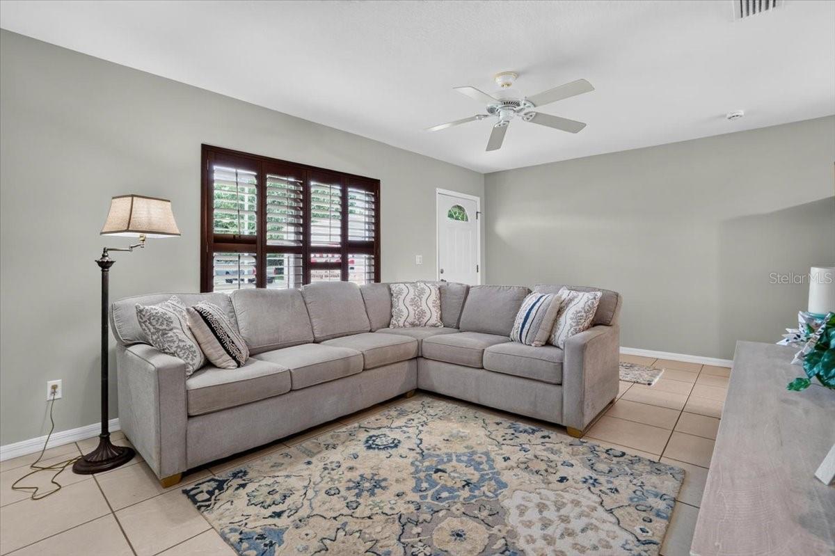 879 E SEMINOLE DR