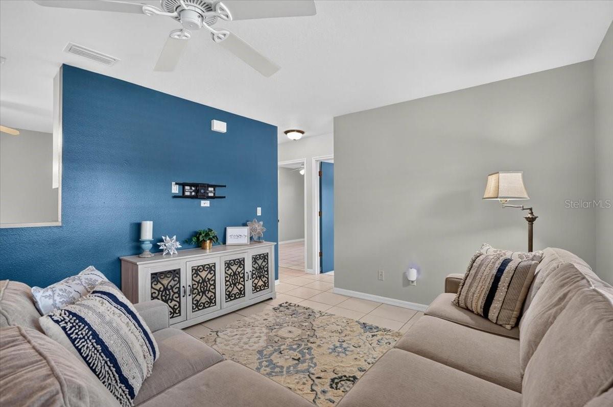 879 E SEMINOLE DR