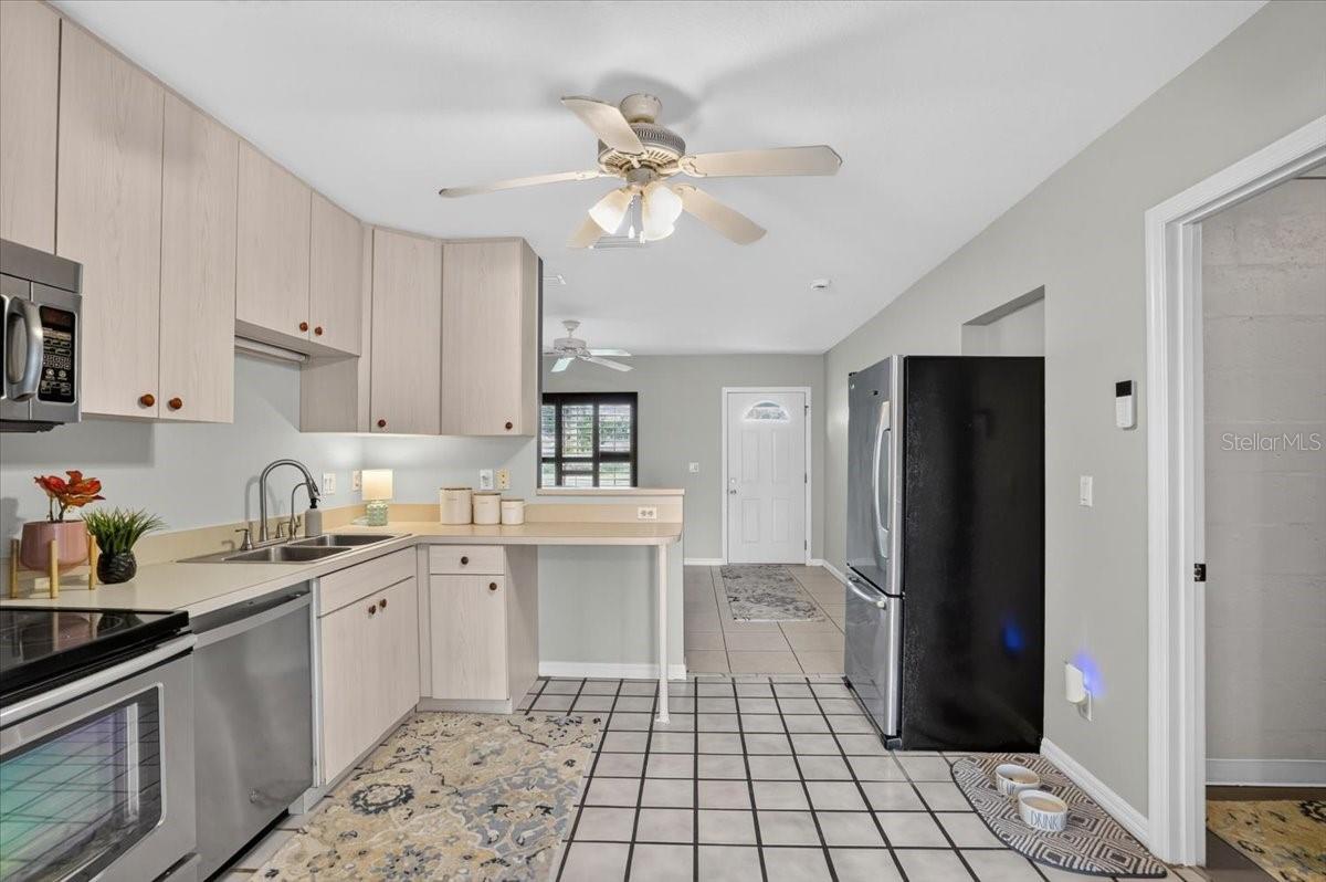 879 E SEMINOLE DR