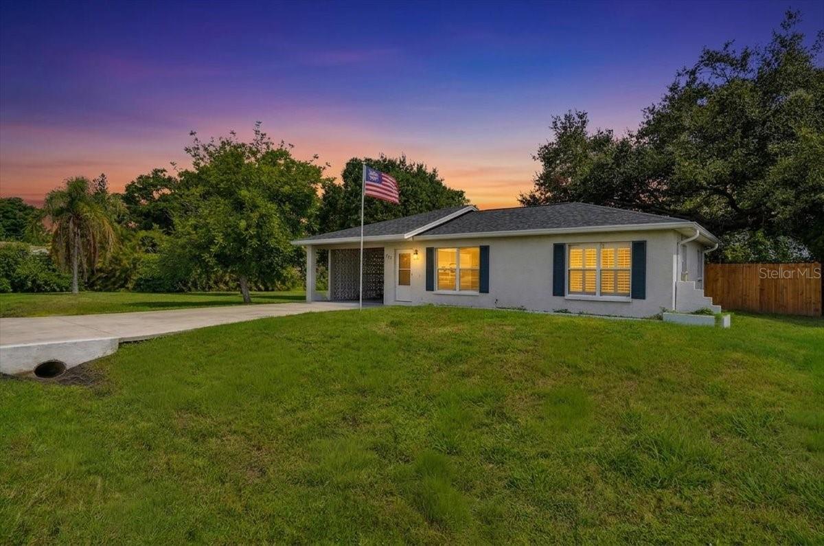 879 E SEMINOLE DR