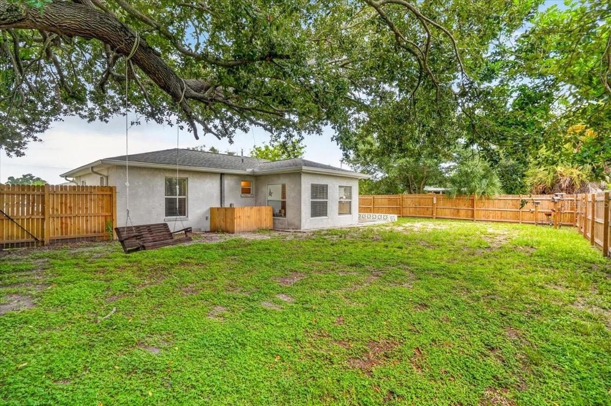 879 E SEMINOLE DR