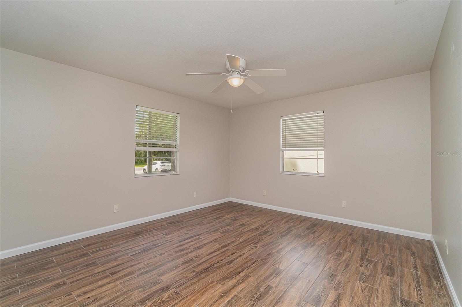 2604 S CRANBERRY BLVD