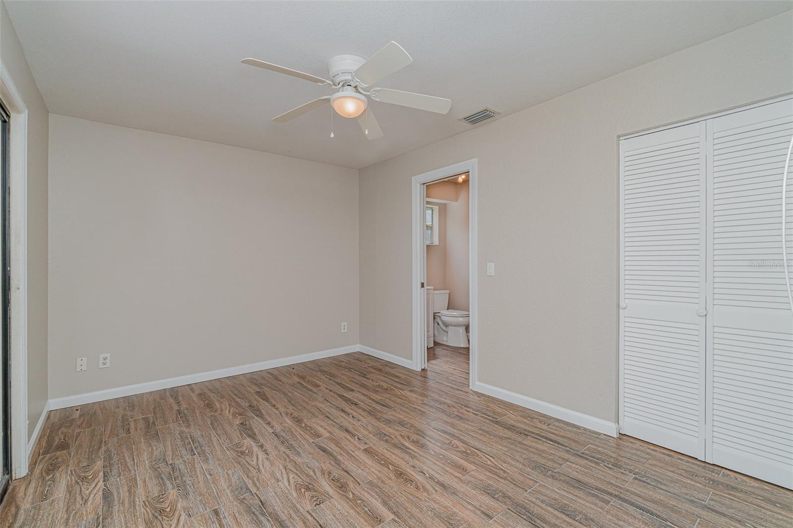 2604 S CRANBERRY BLVD