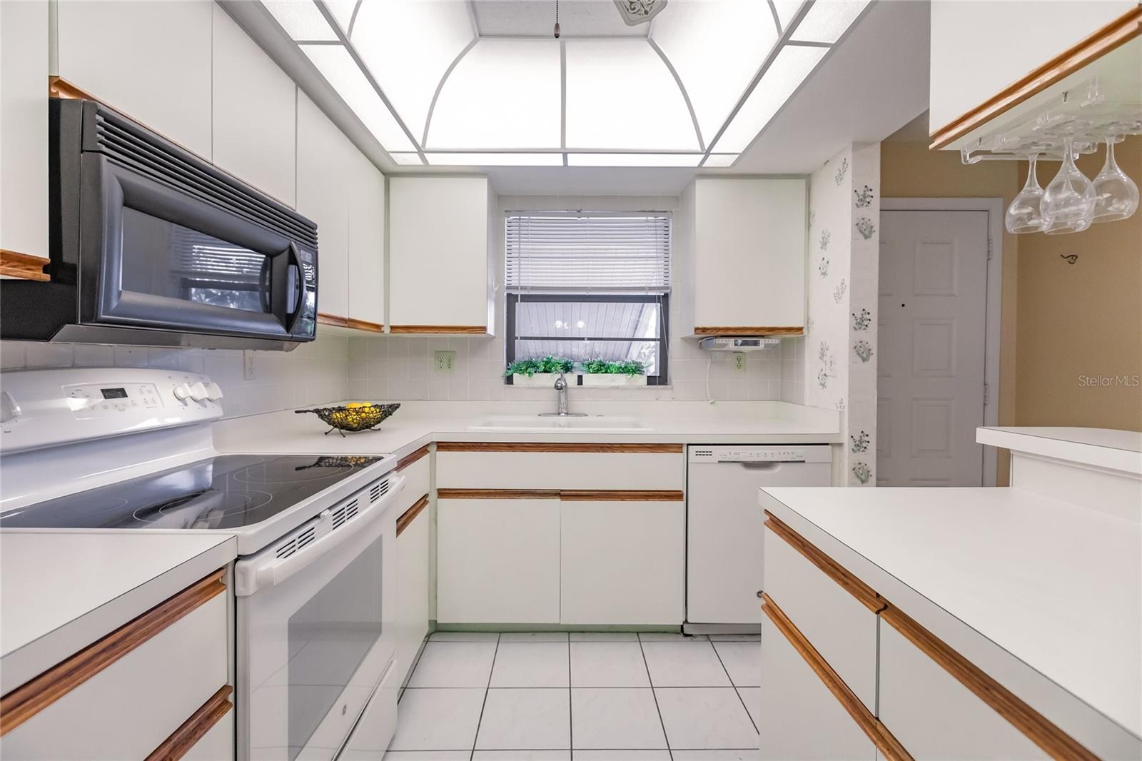 933 CAPRI ISLES BLVD #38