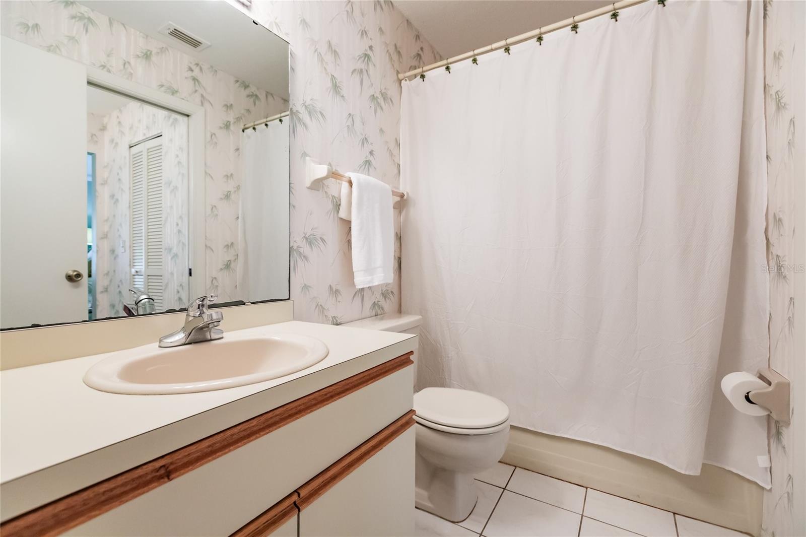 933 CAPRI ISLES BLVD #38