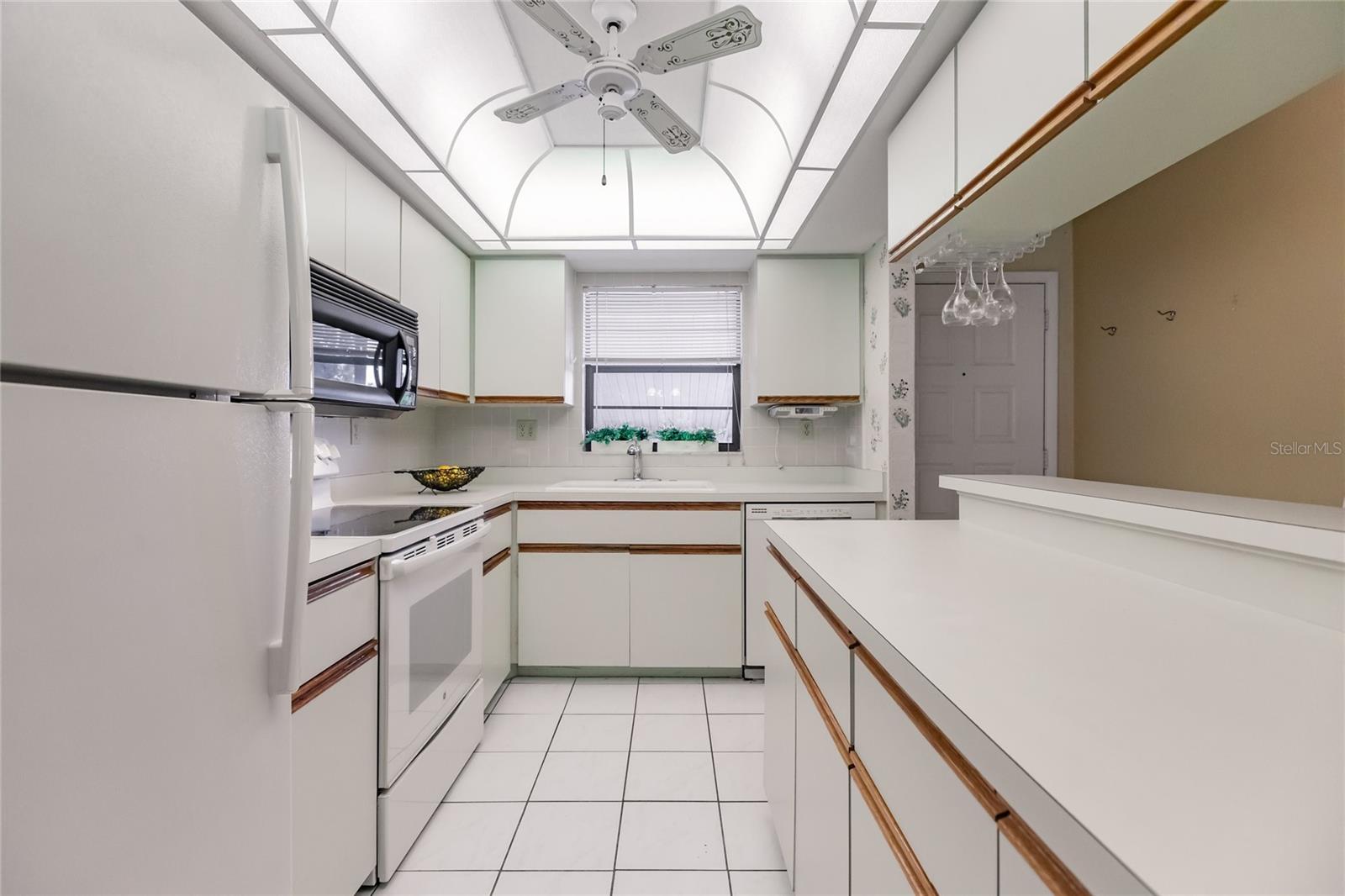 933 CAPRI ISLES BLVD #38