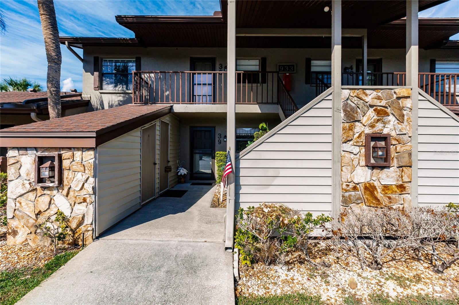 933 CAPRI ISLES BLVD #38