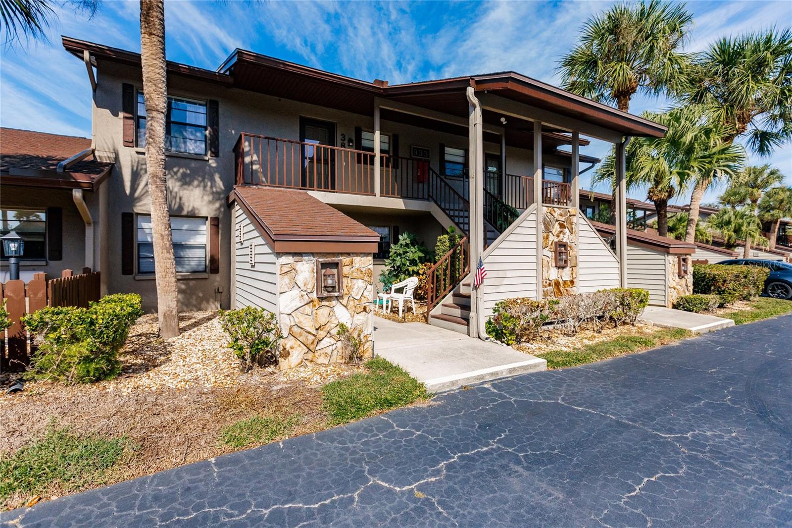 933 CAPRI ISLES BLVD #38