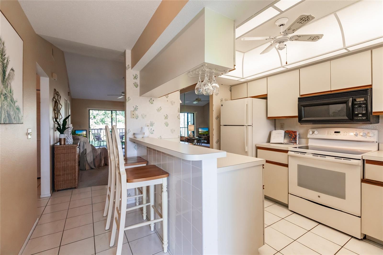 933 CAPRI ISLES BLVD #38