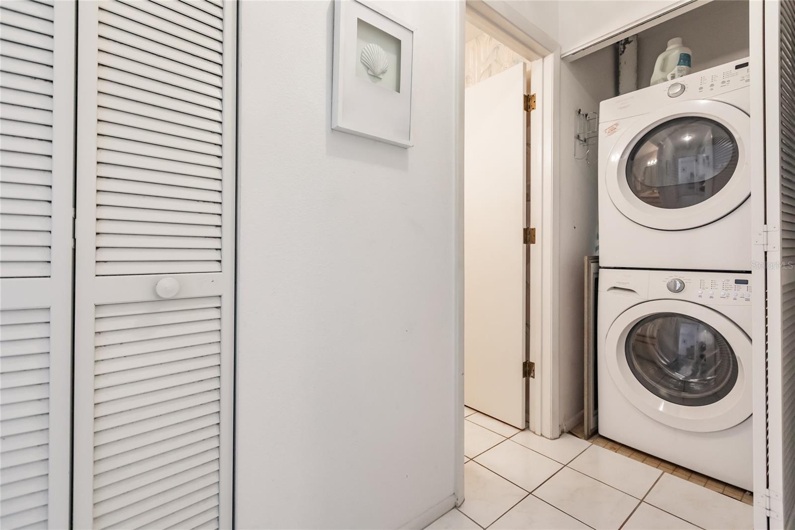 933 CAPRI ISLES BLVD #38