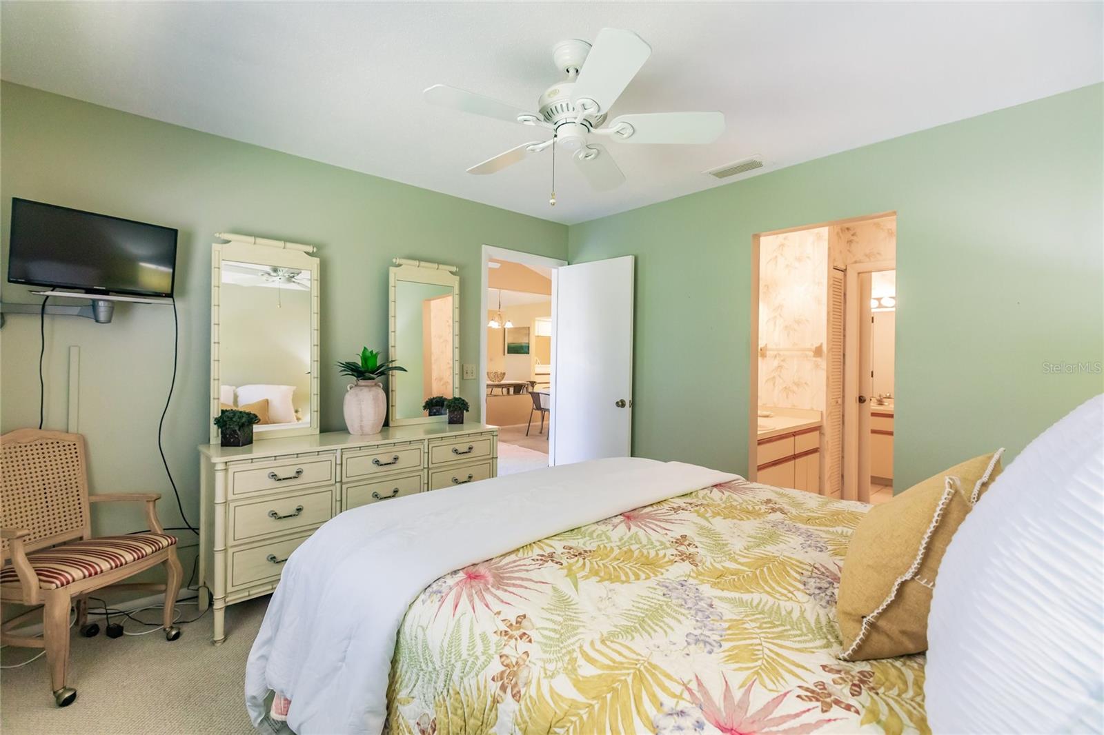 933 CAPRI ISLES BLVD #38