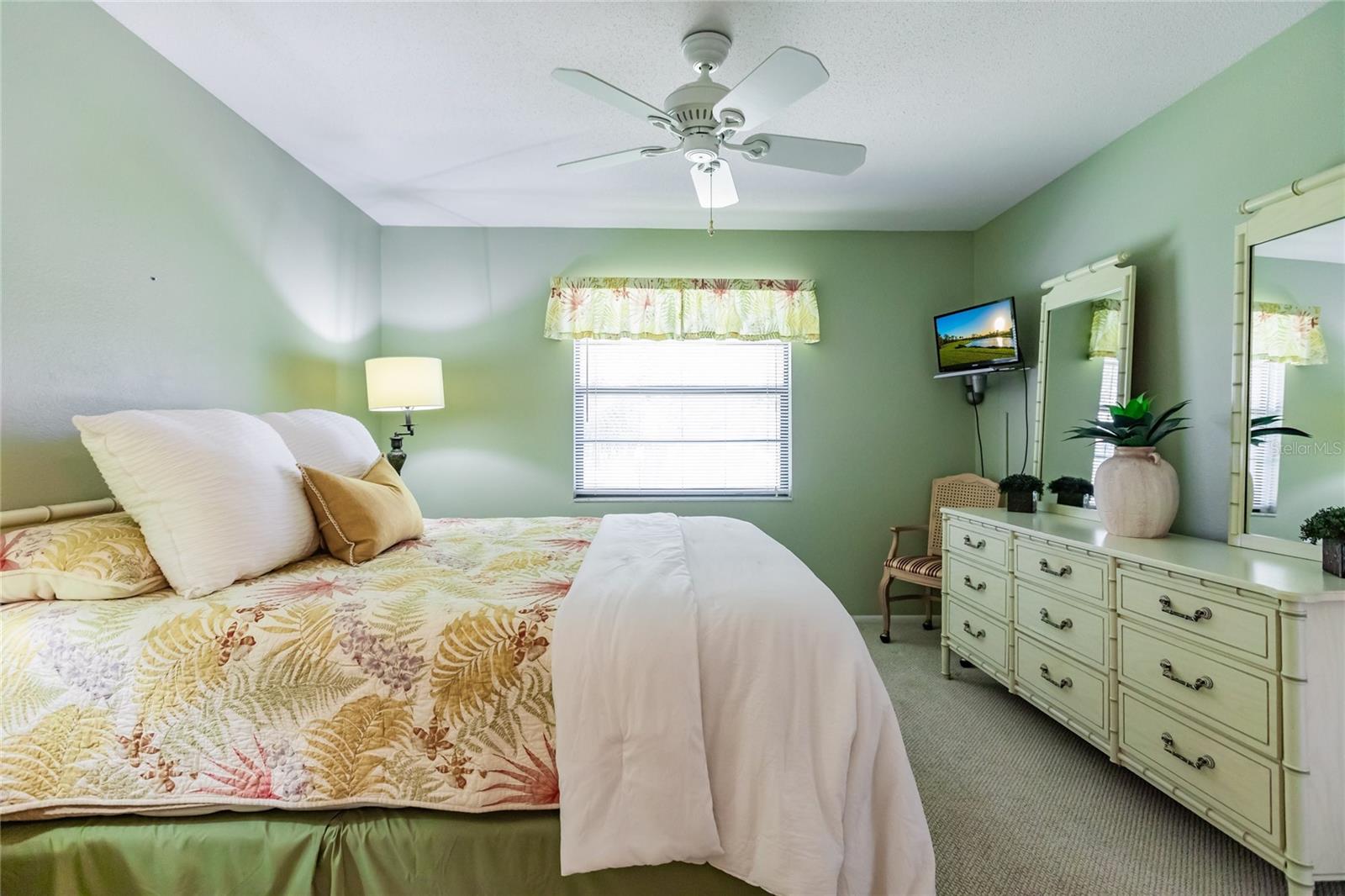 933 CAPRI ISLES BLVD #38