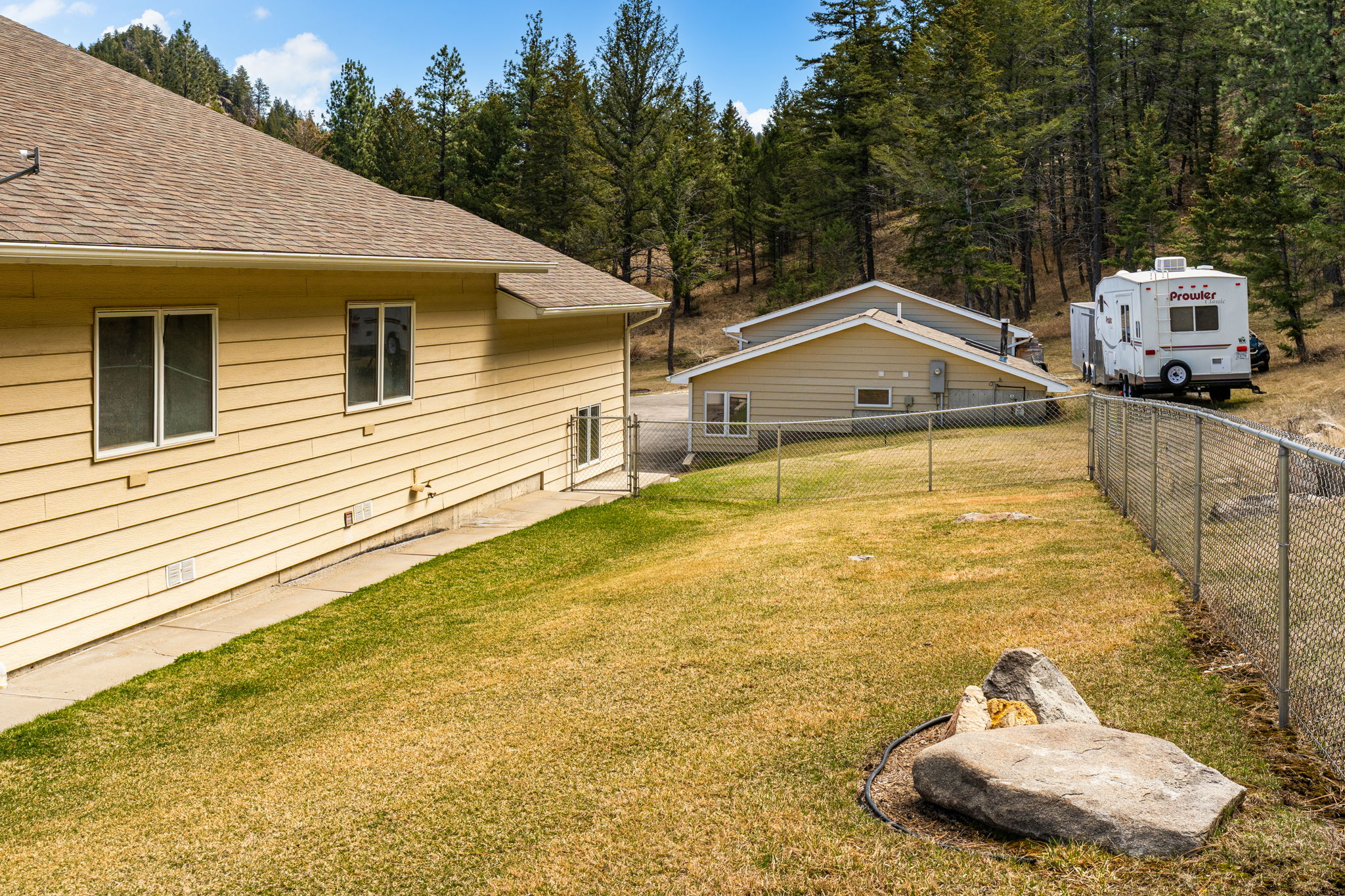 1059 HWY 282