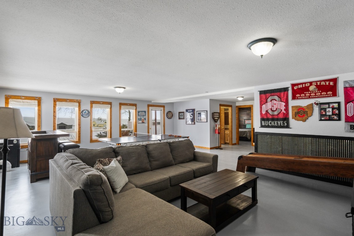 38 Hollowtop Vista Drive