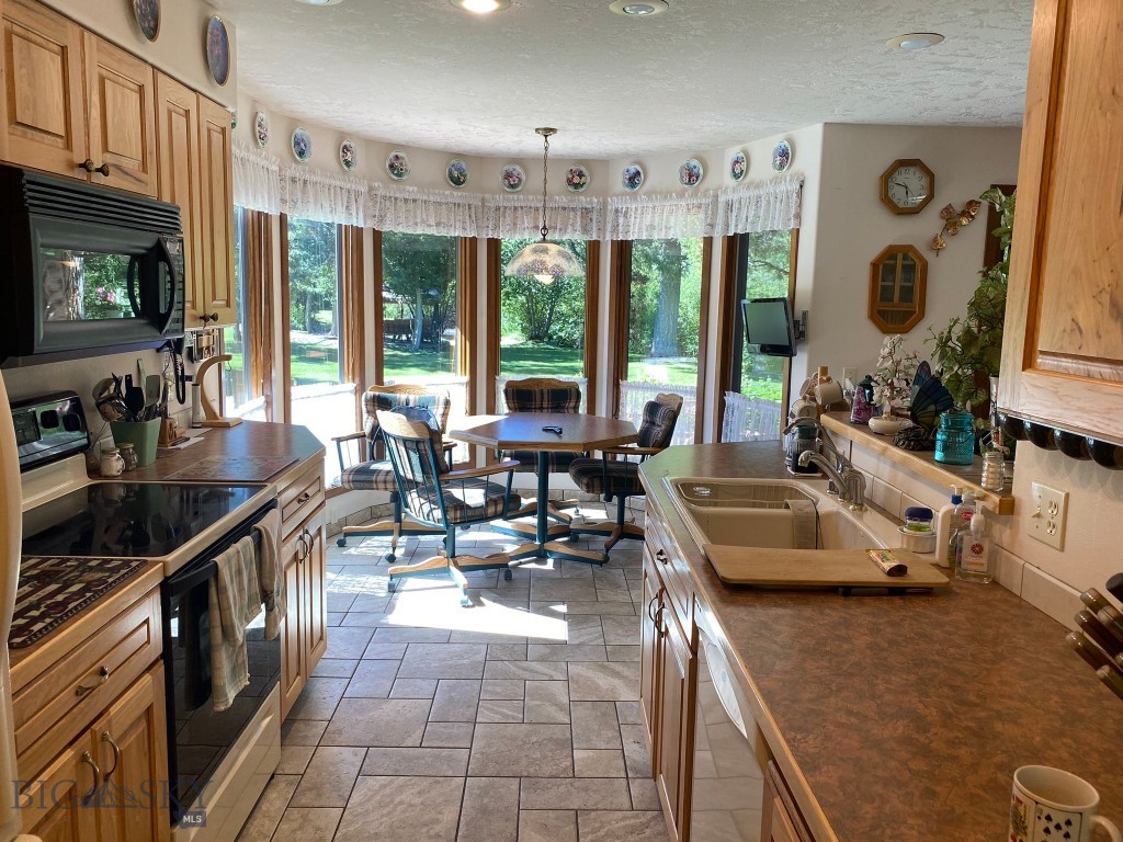 4359 Lost Creek