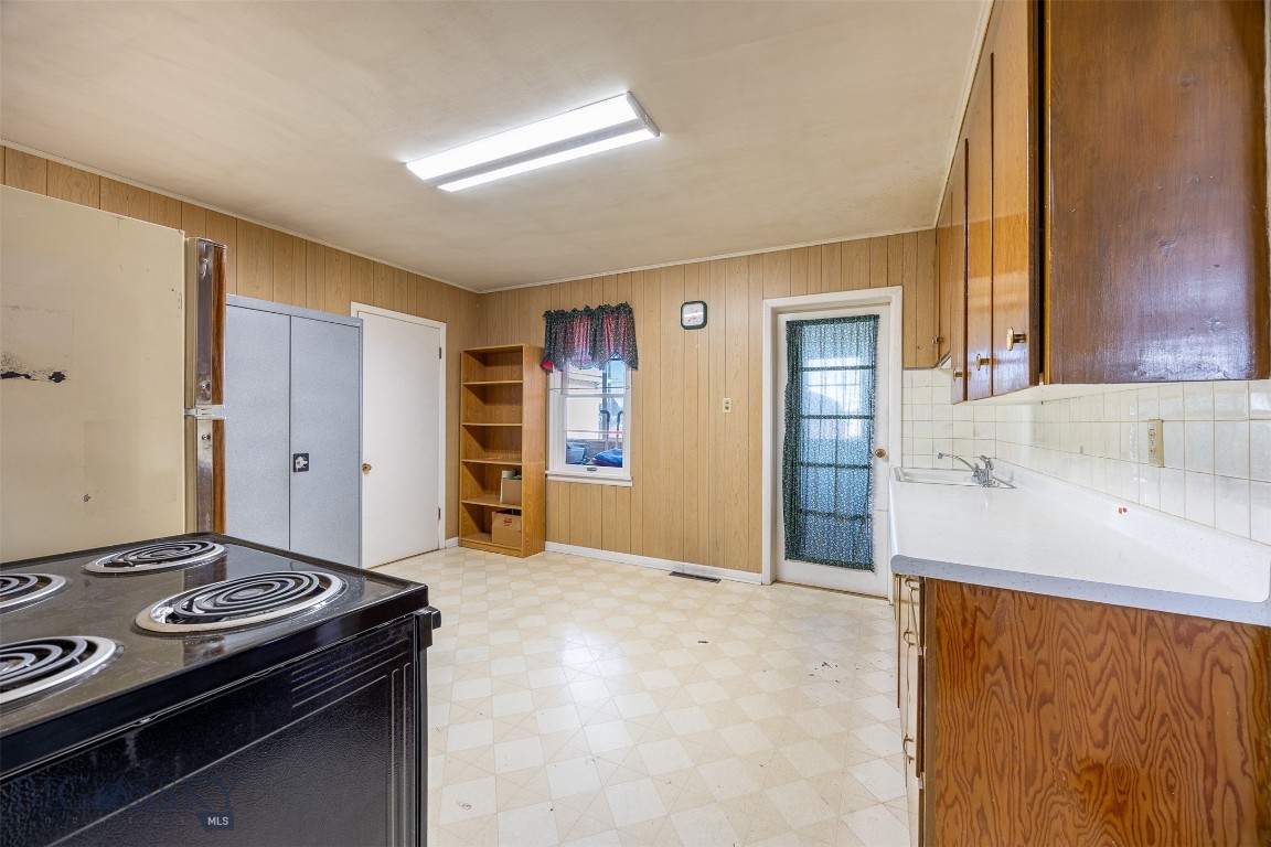 619 Cedar