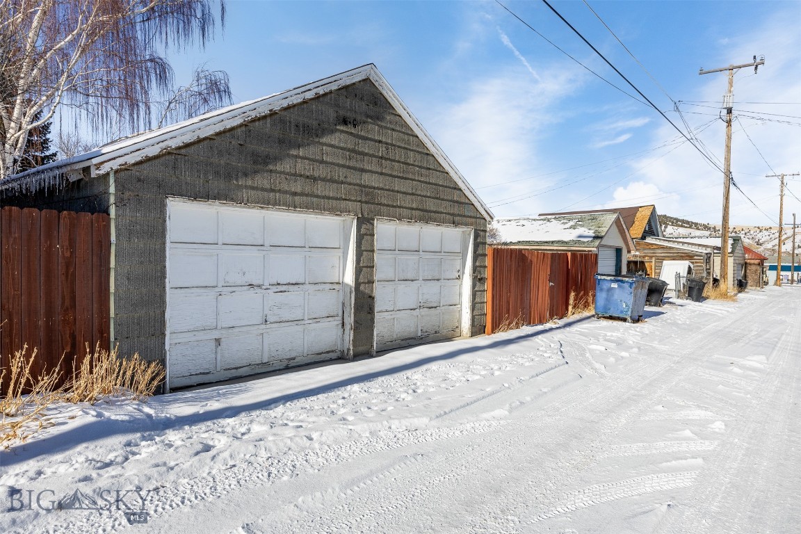 619 Cedar