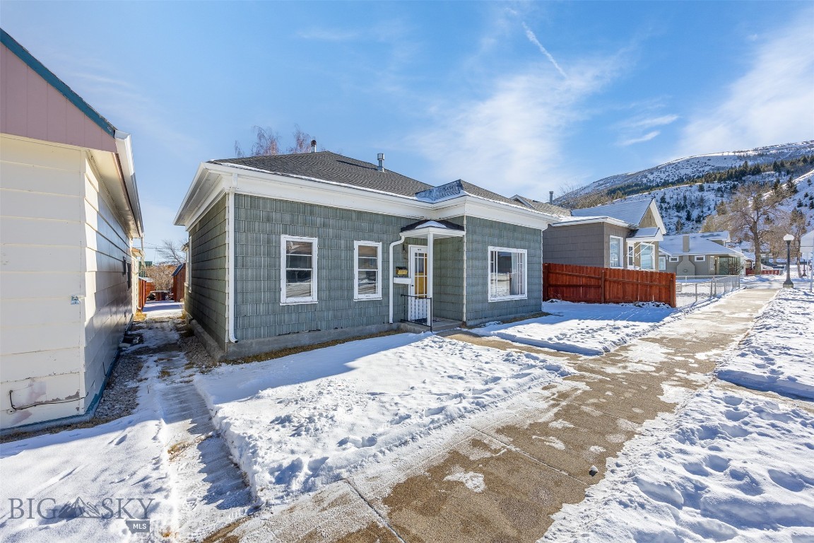 619 Cedar