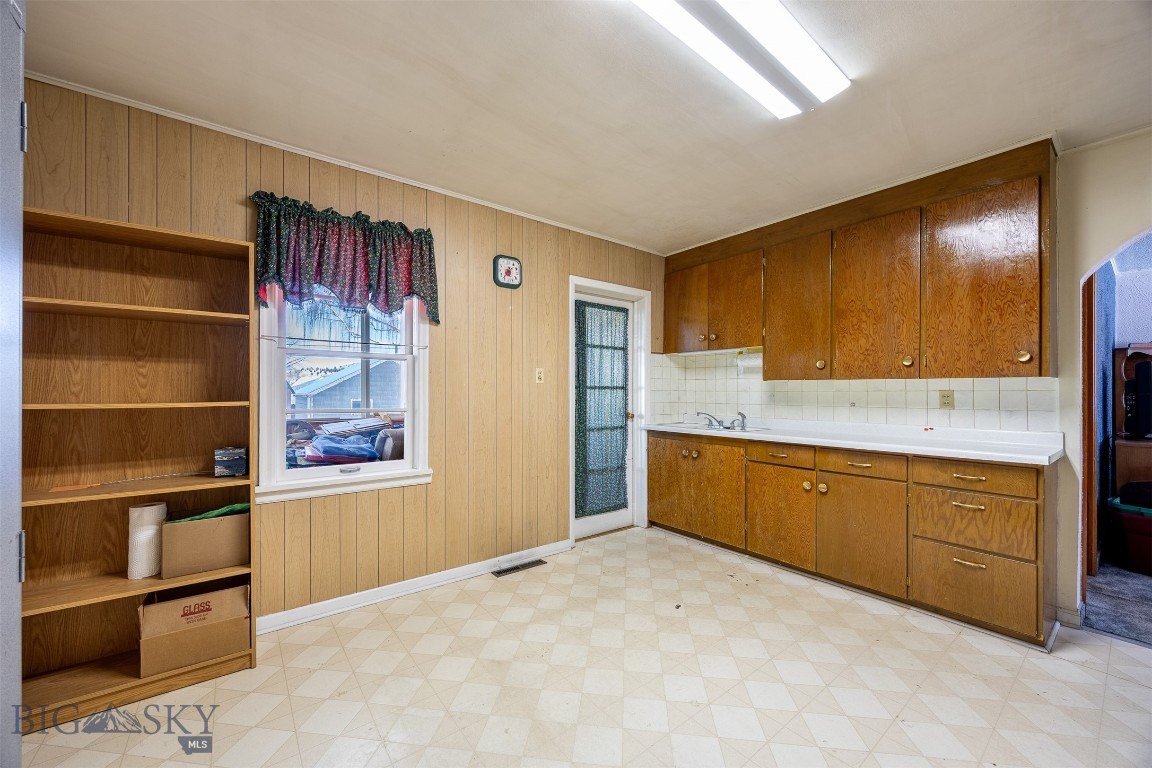 619 Cedar