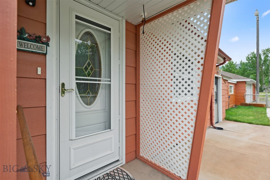 225 Mountain View Drive S