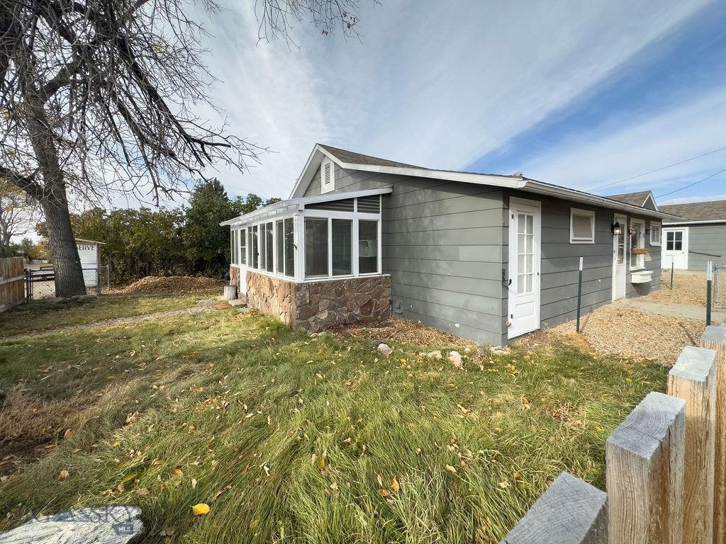 210 W Hamilton