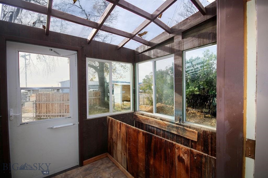 210 W Hamilton