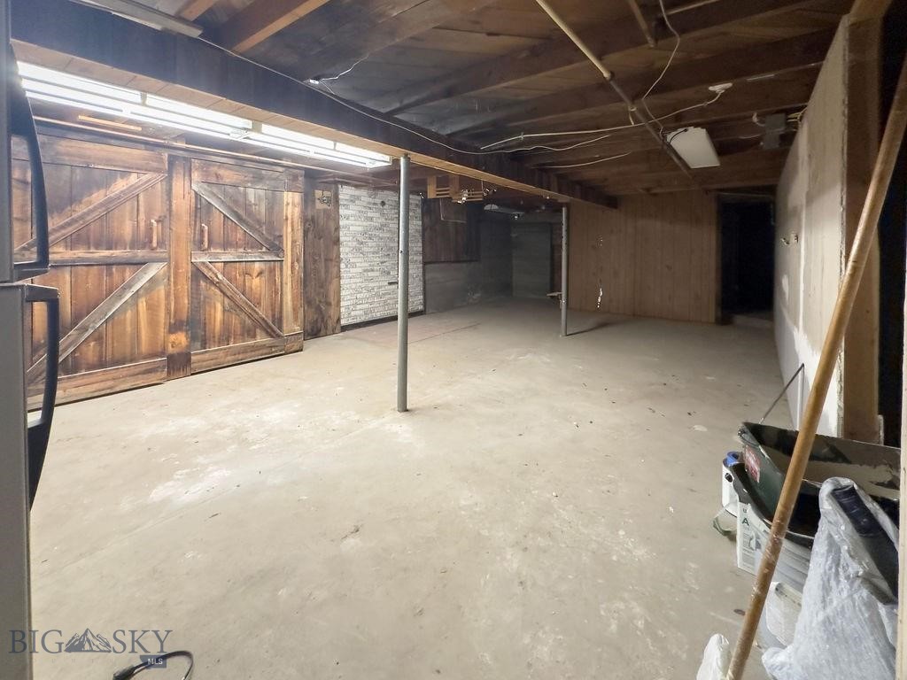 210 W Hamilton