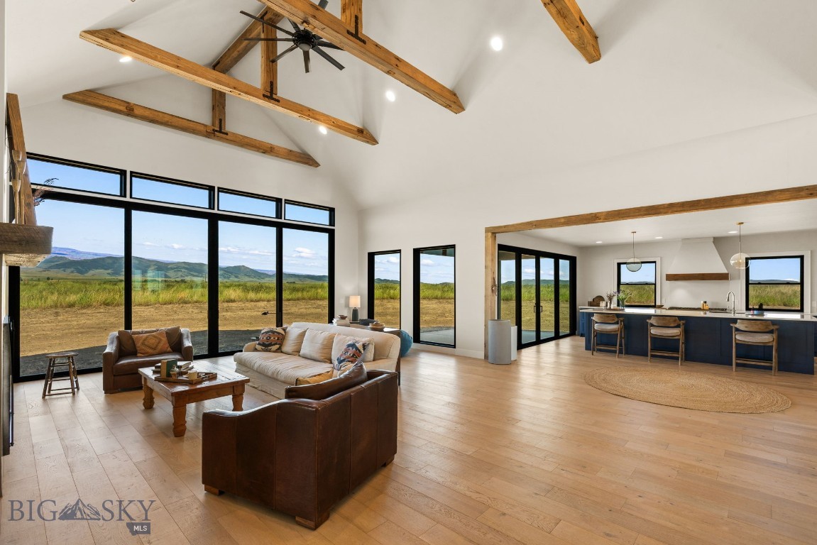 120 Horseshoe Loop