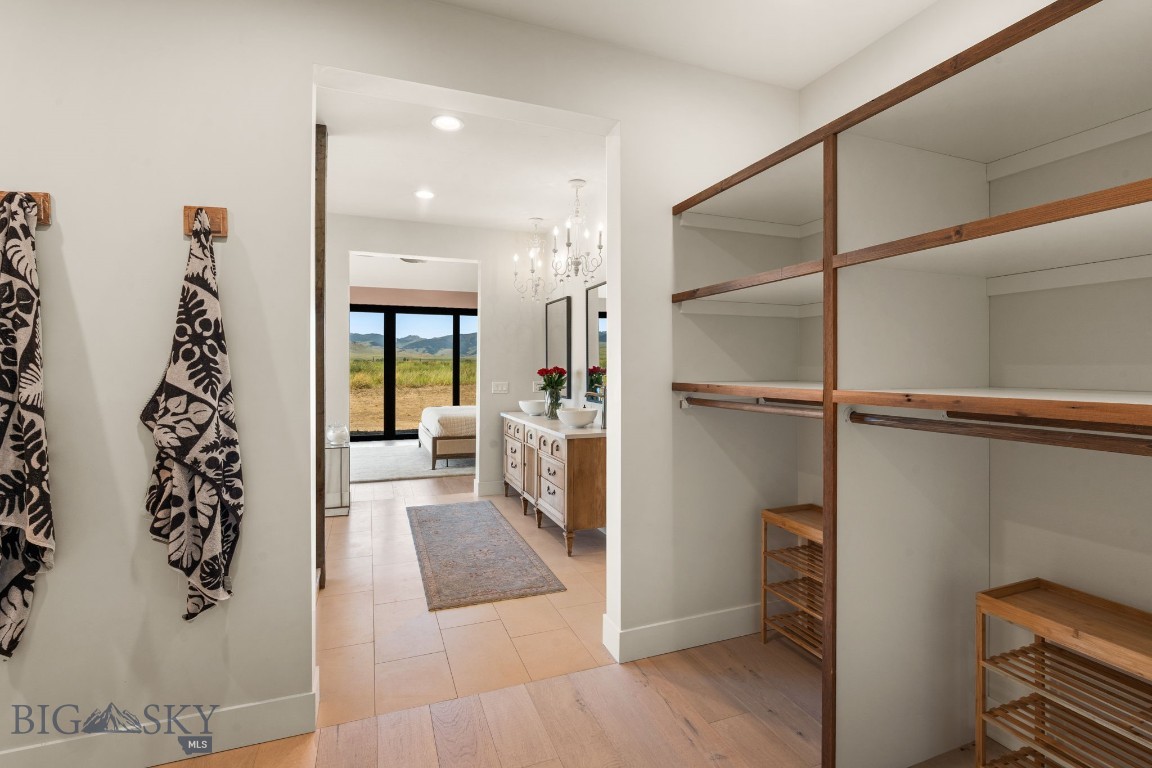 120 Horseshoe Loop
