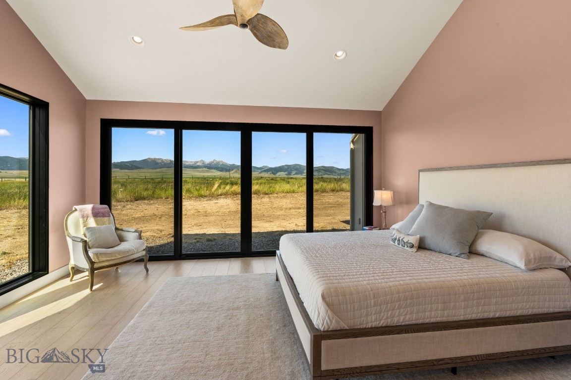 120 Horseshoe Loop
