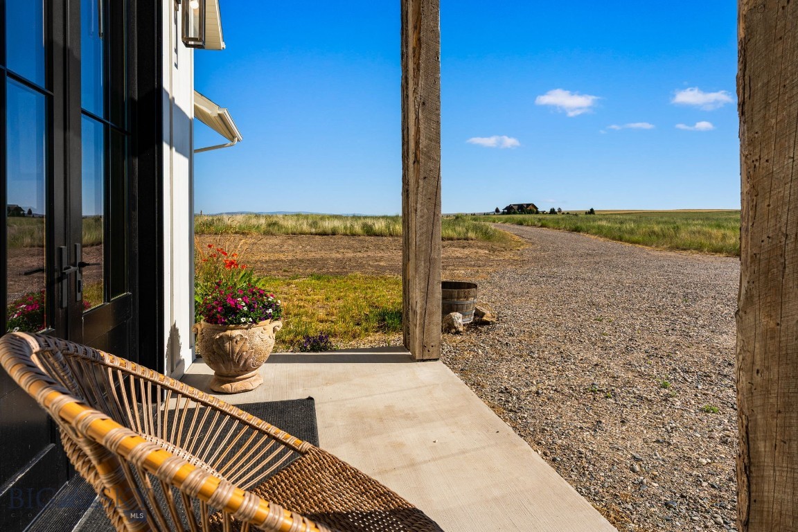 120 Horseshoe Loop