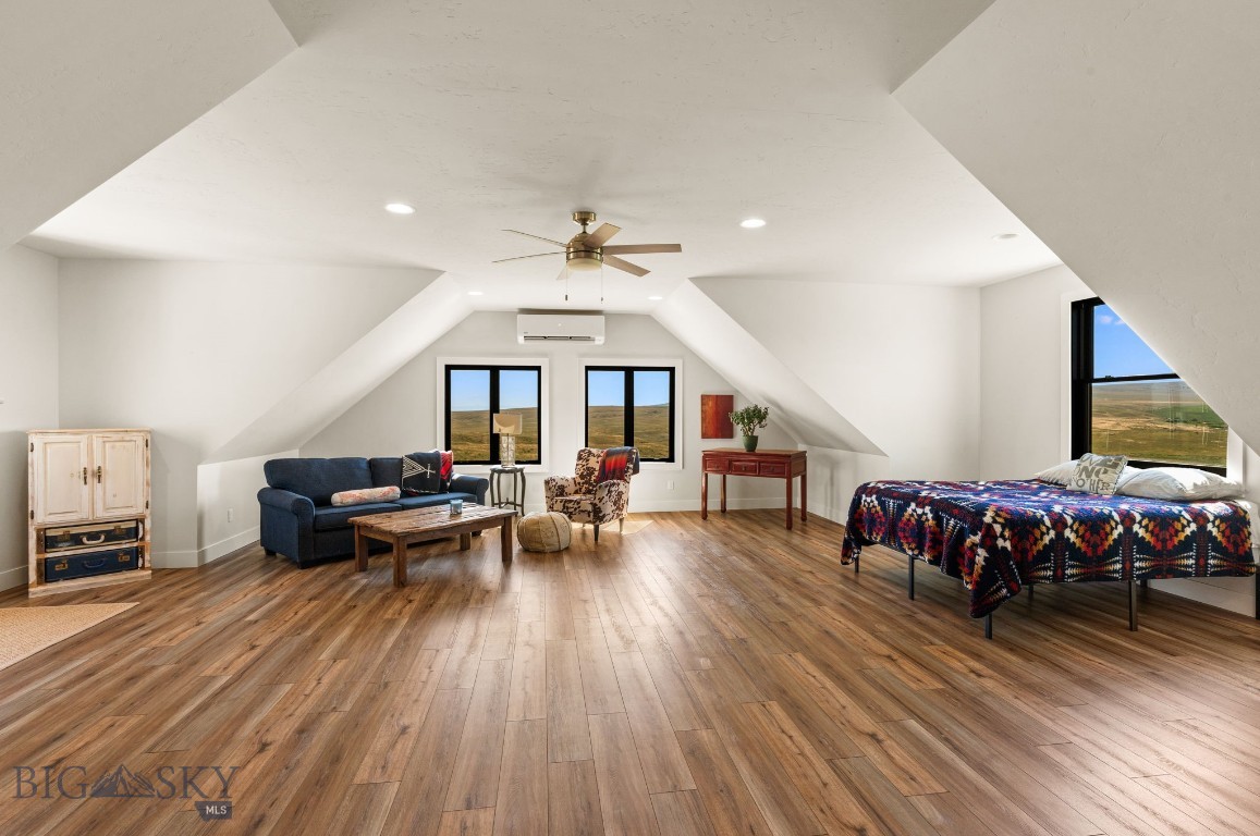 120 Horseshoe Loop