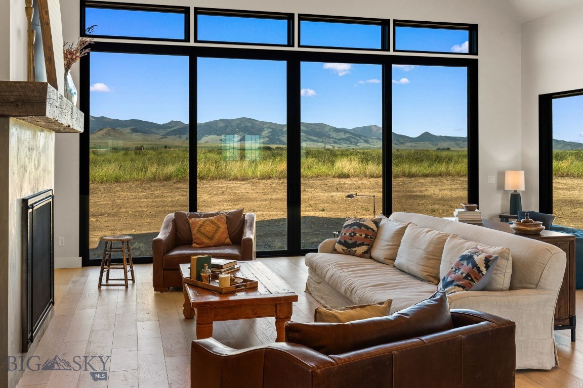 120 Horseshoe Loop