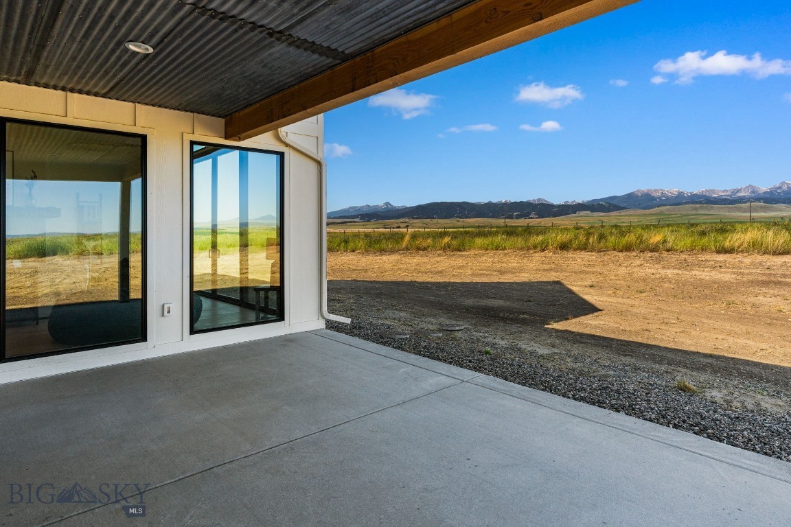 120 Horseshoe Loop
