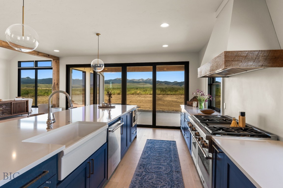 120 Horseshoe Loop