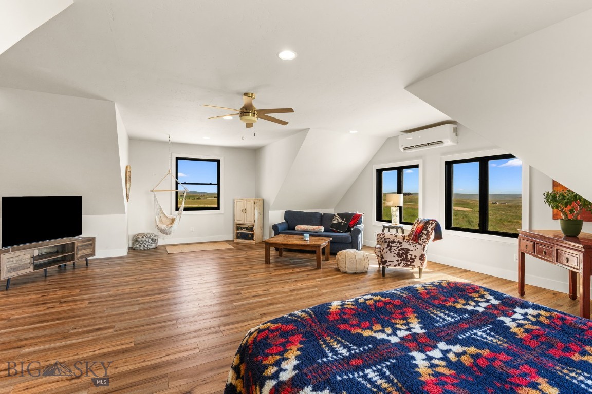 120 Horseshoe Loop