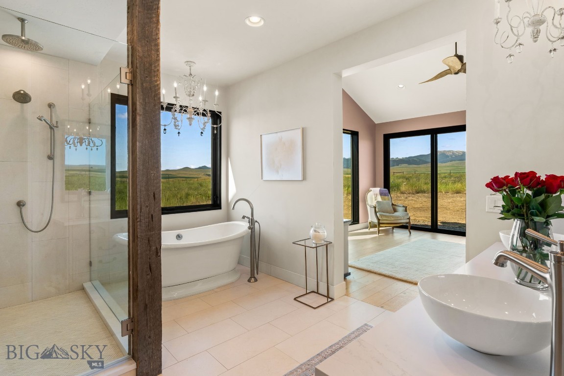 120 Horseshoe Loop